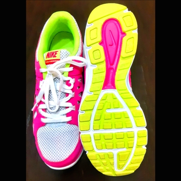 Nike - Picture 4 of 6